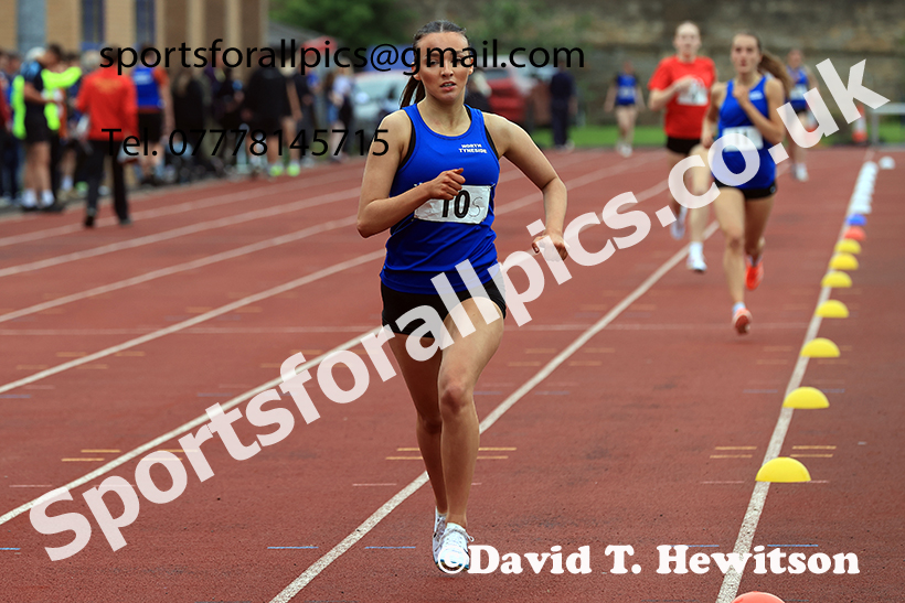 Girls 800 metres, 2025 Northumberland Schools Track and Fields, Wentworth, Hexham. Photo: David T. Hewitson/Sports for All Pics